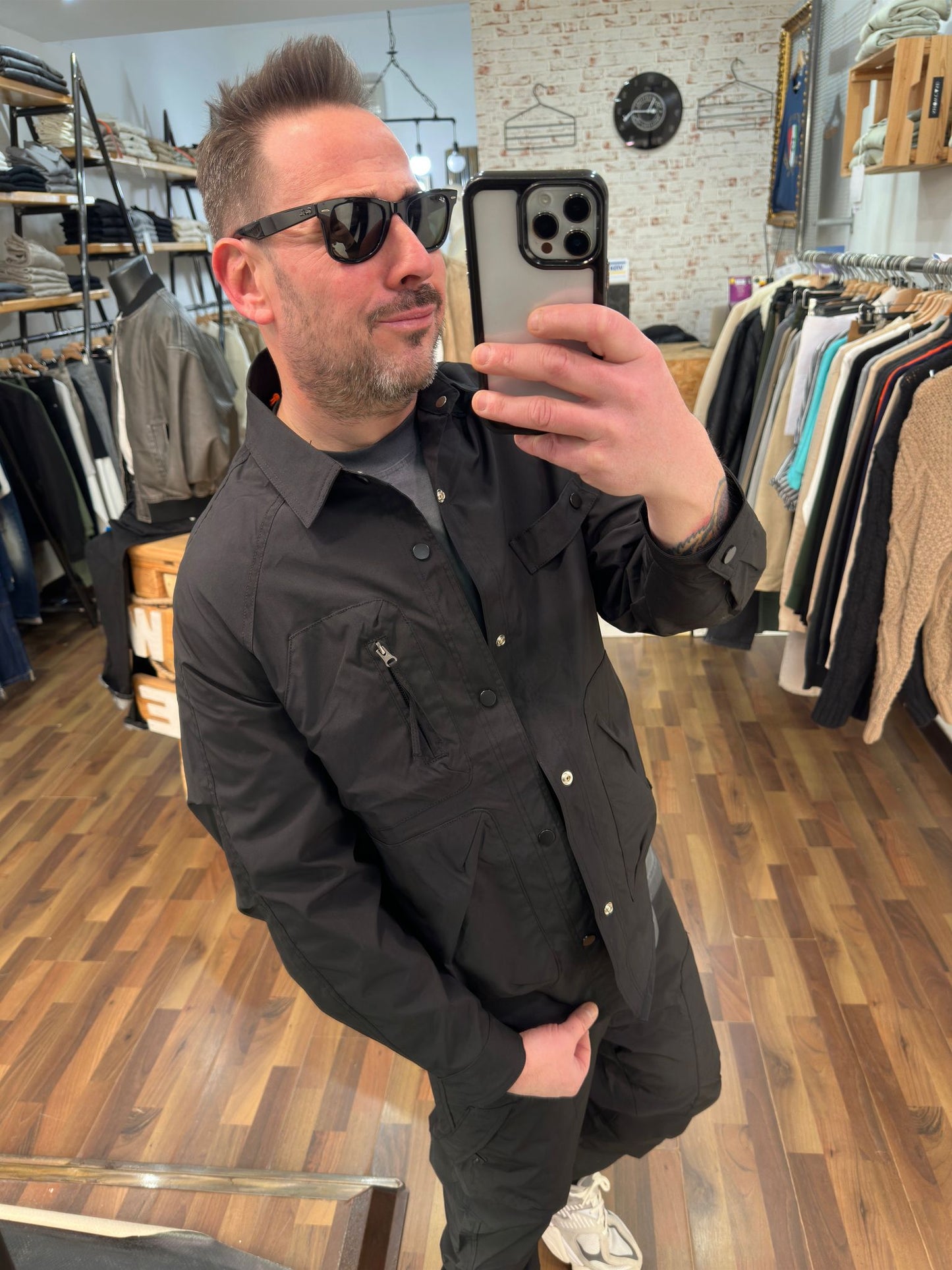 COORDINATO( Disp in vari colori)MOD SNOOP IN TESSUTO TECNICO PANTALONE CARGO CON ELASTICO E CAMICIONE CARGO