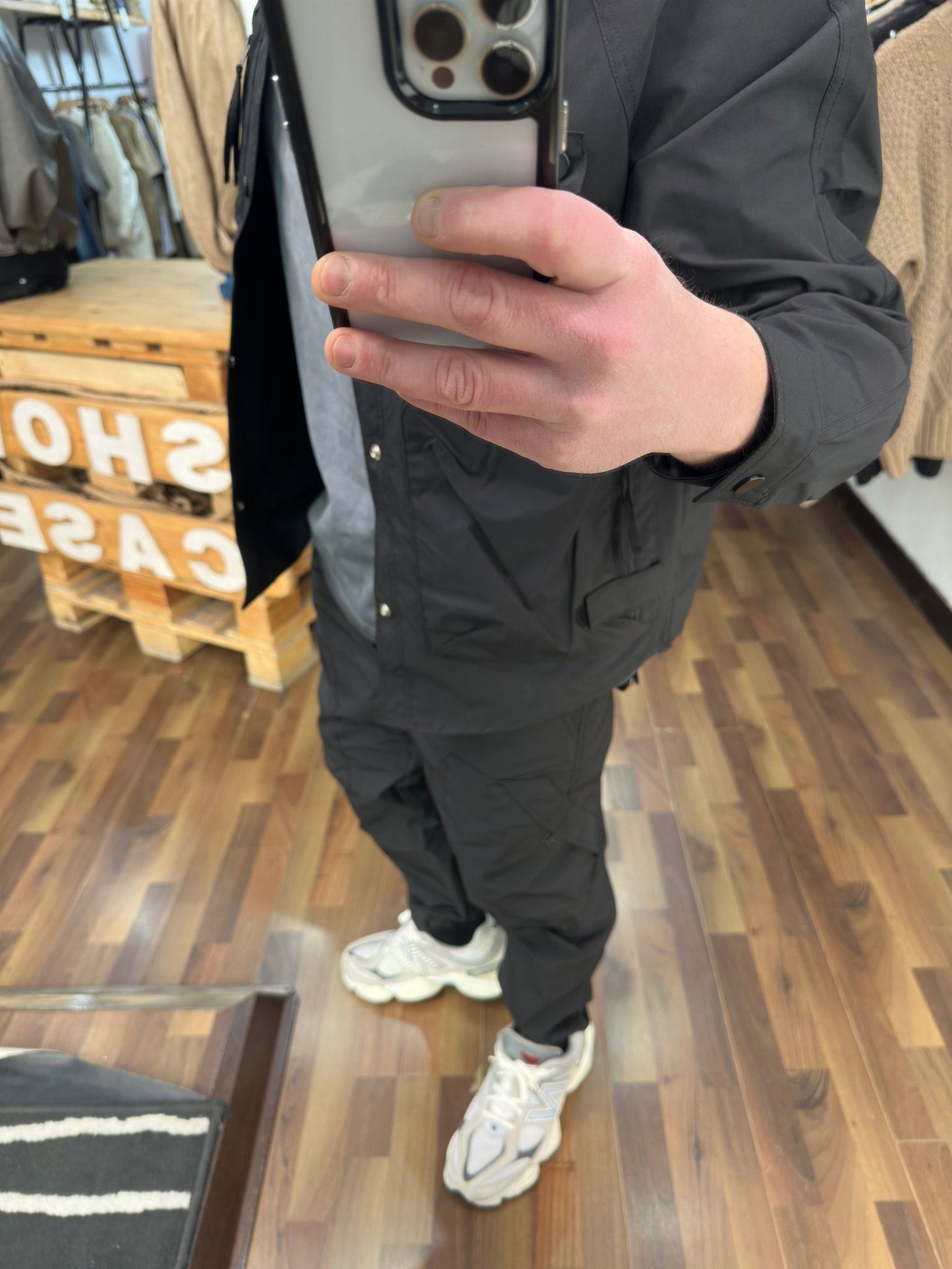 COORDINATO( Disp in vari colori)MOD SNOOP IN TESSUTO TECNICO PANTALONE CARGO CON ELASTICO E CAMICIONE CARGO