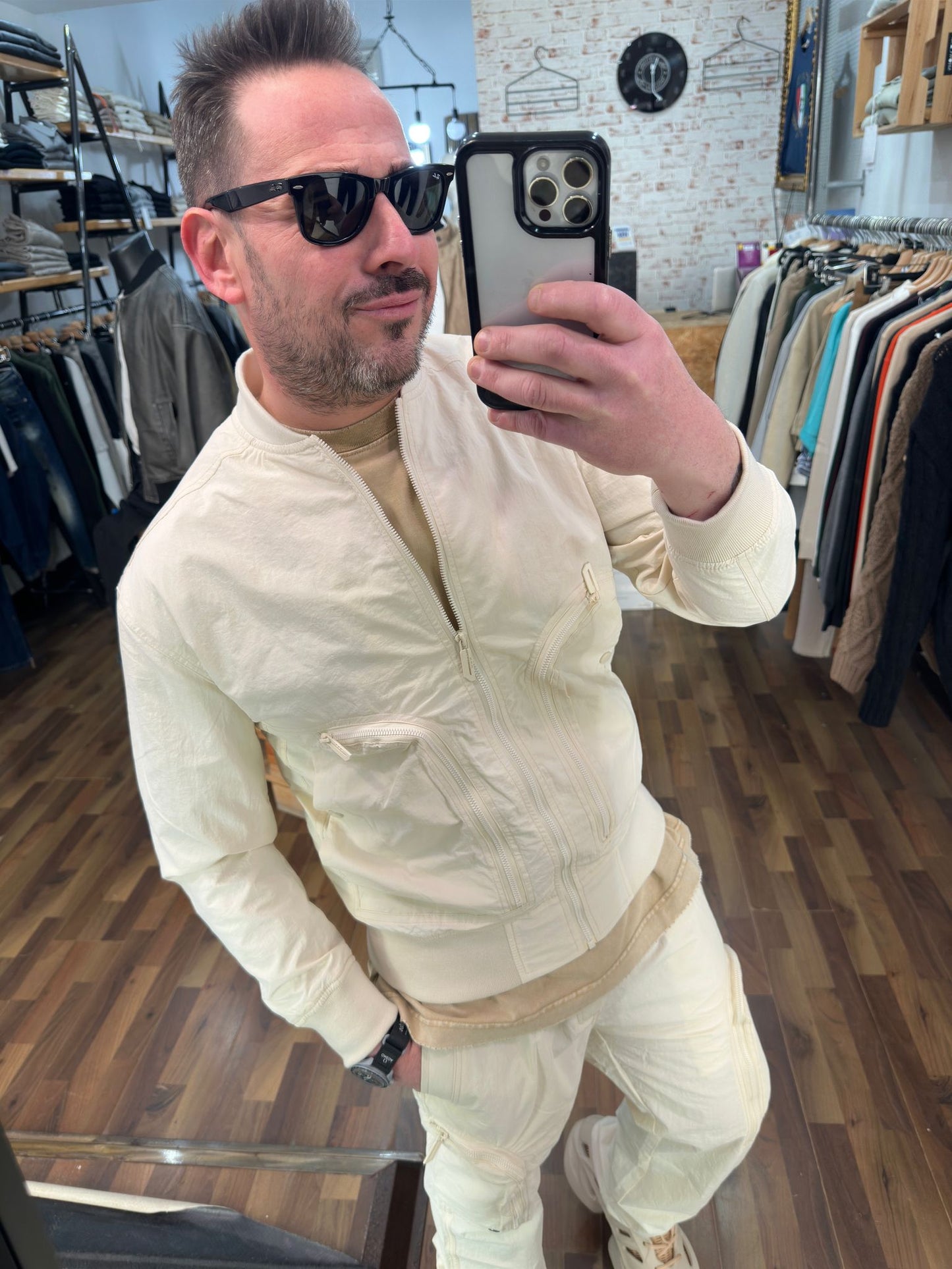 COORDINATO (Disp in vari colori)IN TESSUTO TECNICO MOD PHARELL PANTALONE BAGGY E GIACCA BOMBER