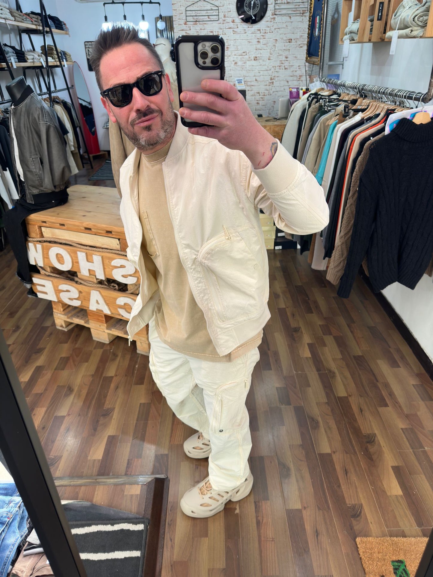 COORDINATO (Disp in vari colori)IN TESSUTO TECNICO MOD PHARELL PANTALONE BAGGY E GIACCA BOMBER