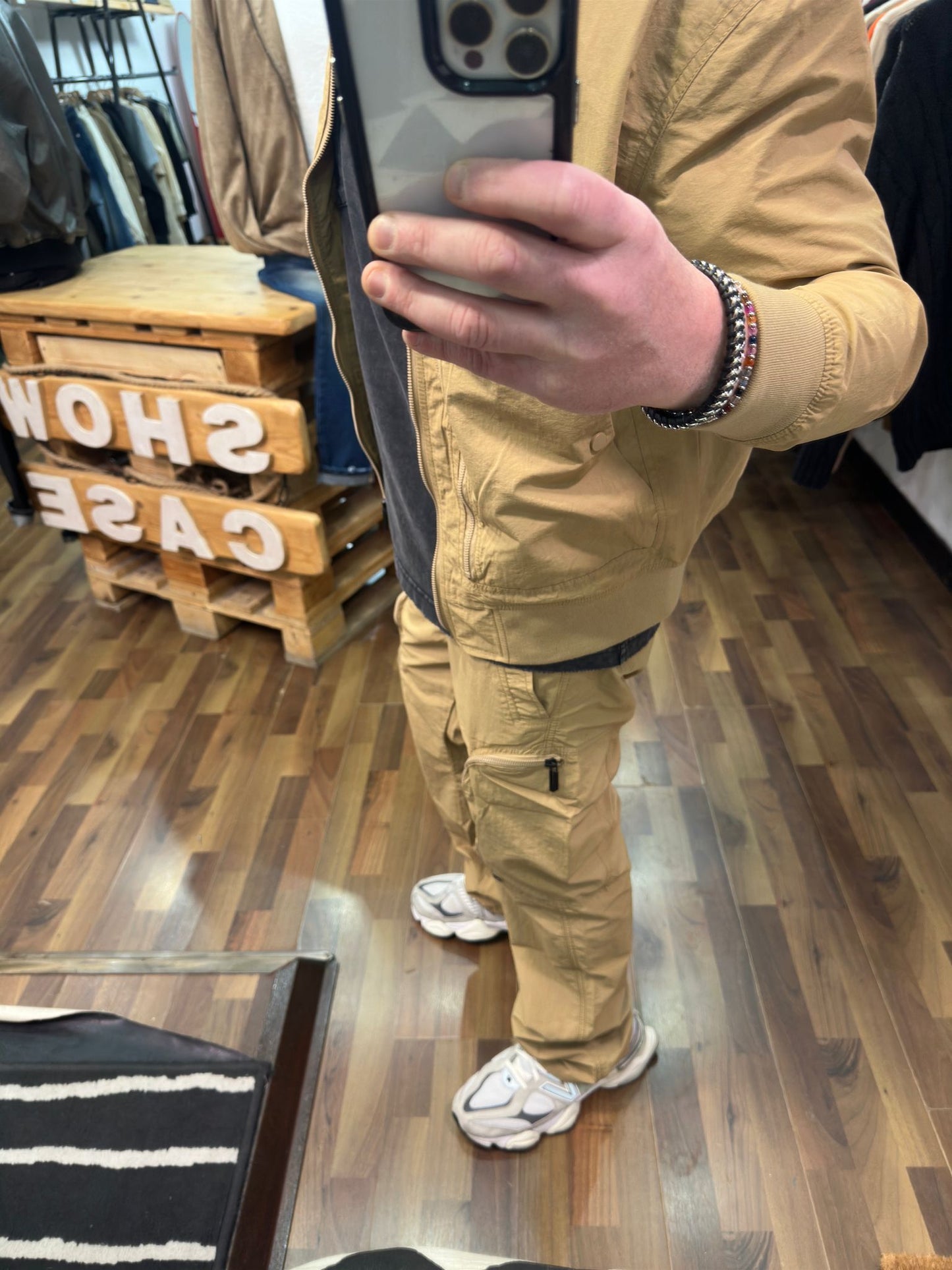 COORDINATO (Disp in vari colori)IN TESSUTO TECNICO MOD PHARELL PANTALONE BAGGY E GIACCA BOMBER